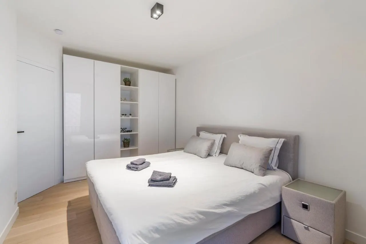 Modern Appartement In Hartje Oostende アパート