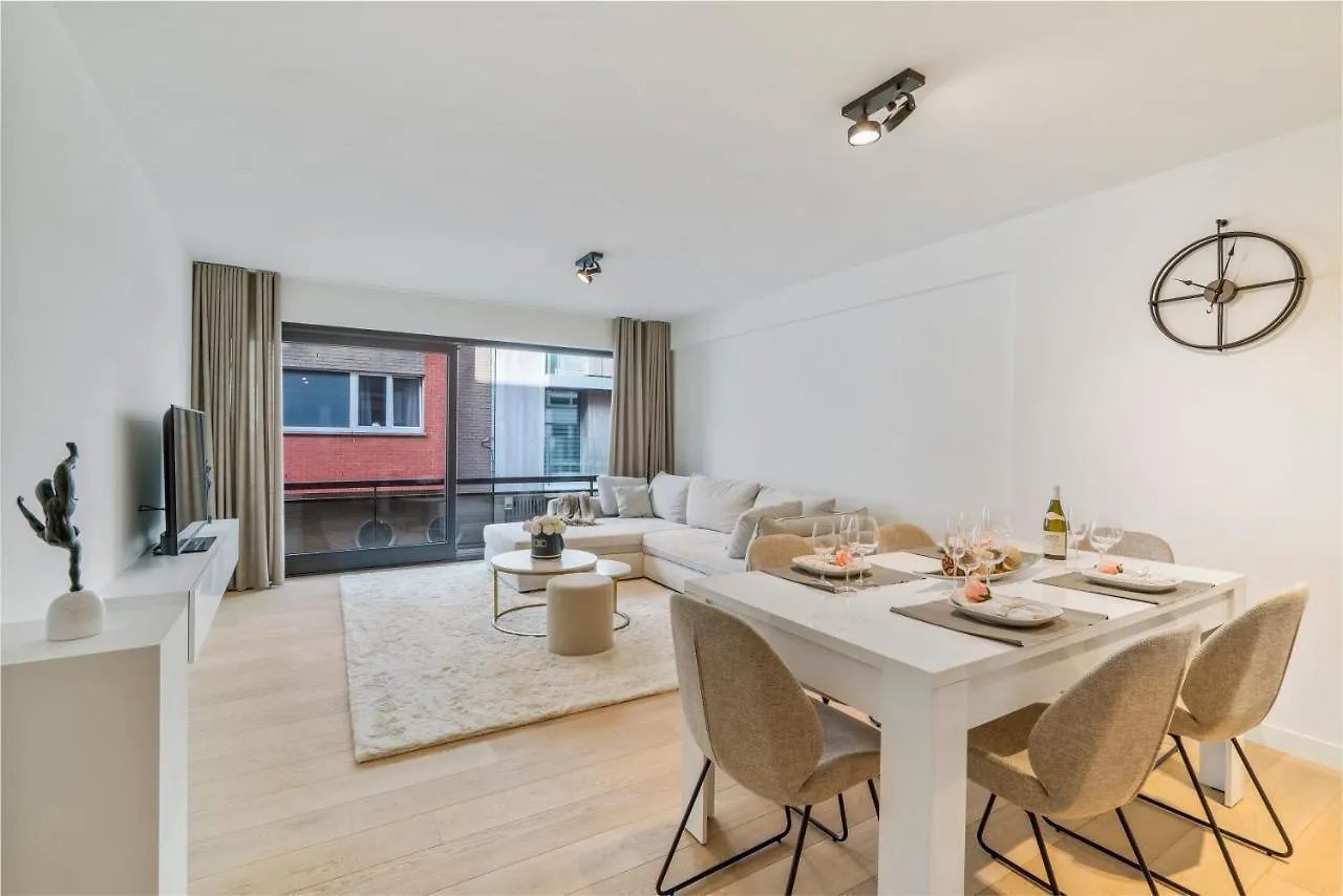 Modern Appartement In Hartje Oostende